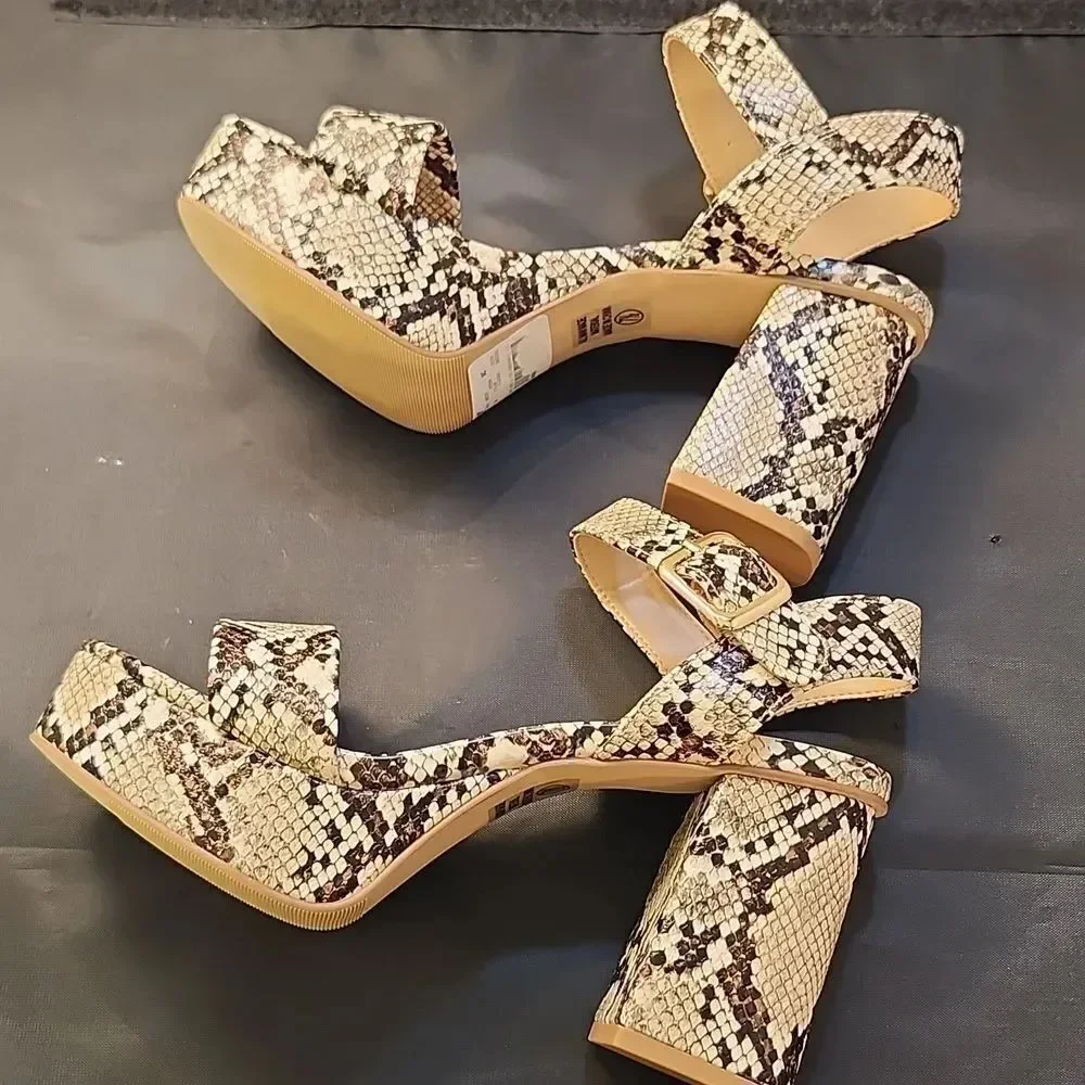 BRAND NEW SODA MACEY PYTON SLADIES WOMEN'S BLOCK HEEL SANDALS G1